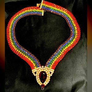 BEAUTIFUL BRILLIANTLY COLORED VINTAGE RHINESTONE RAINBOW PRIDE NECKLACE